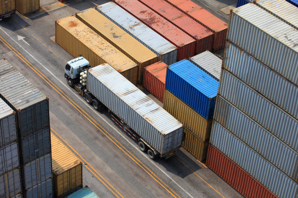 Tips Memilih Container 20 Feet Dan 40 Feet Sesuai Jenis Muatan Dan Jarak Pengiriman 2 Container Operation Port Series