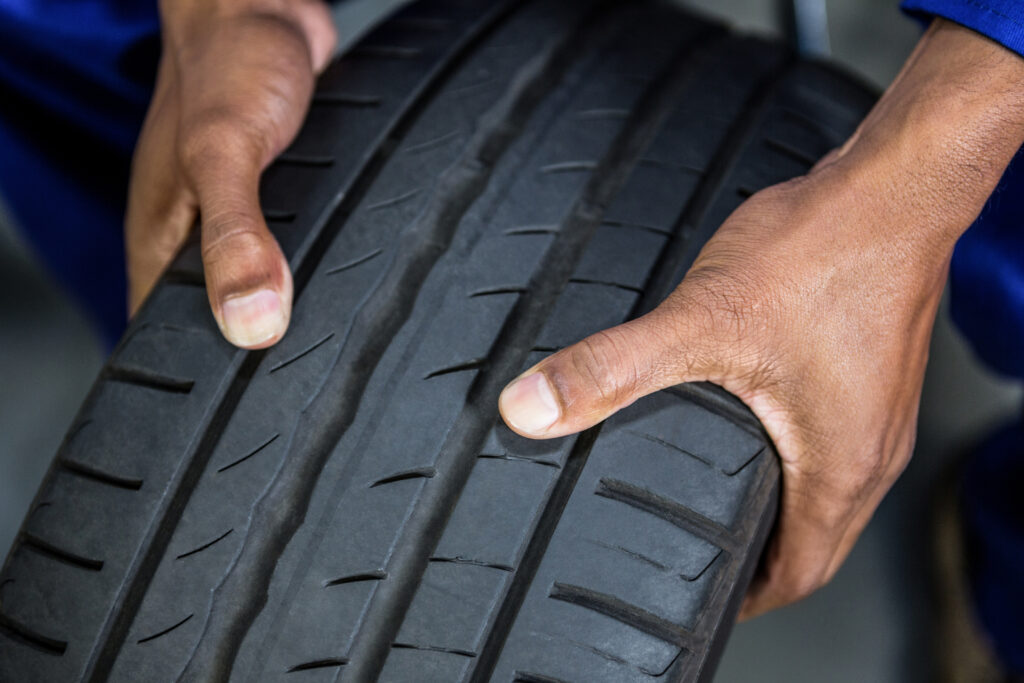 Ban Bridgestone Untuk Kendaraan Komersial: Tipe, Spesifikasi, Dan Keunggulannya 2 Ban Bridgestone Dirancang Dengan Metrial Berdaya Tahan Tinggi