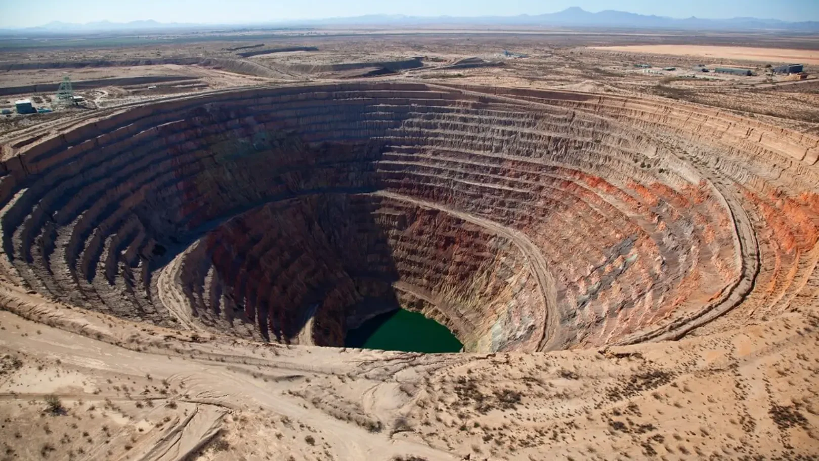 Perbedaan Tambang Terbuka Dan Tambang Bawah Tanah: Mana Yang Lebih Kompleks? 1 Open Pit Mining
