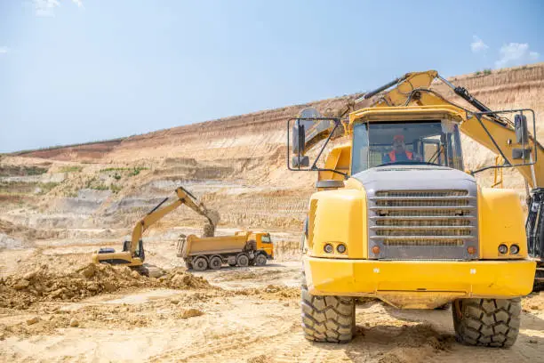 Kontrol Overspeed Kendaraan Tambang Untuk Mengurangi Risiko Kecelakaan 2 Istockphoto 2151285253 612X612 1