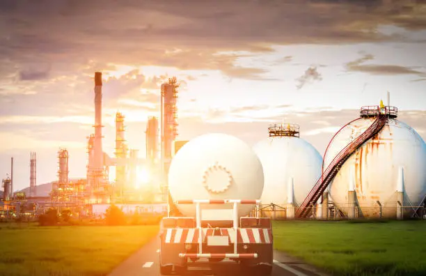 Sistem Monitoring Distribusi BBM untuk Industri Minyak dan Gas