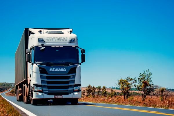 Bagaimana Truck Camera System Mengurangi Risiko Blind Spot Pada Truk Besar 2 Image 1